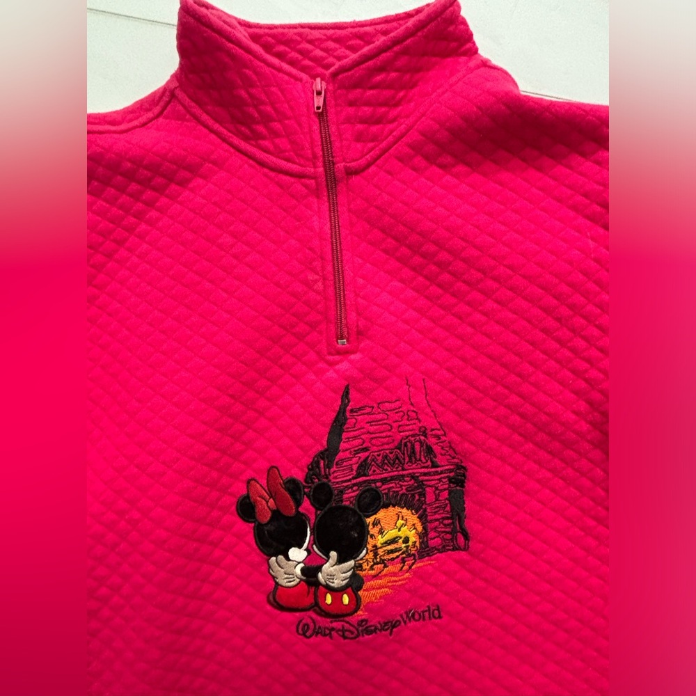Disney 1/4 Zip Quilted Top, size Medium